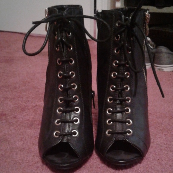 Lace-up heeled booties - Picture 2 of 4